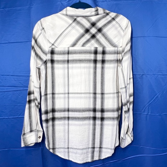 🔥2/$10 |•MUDD•| White & Grey Plaid Lace Up V-Neck Top - Picture 2 of 8